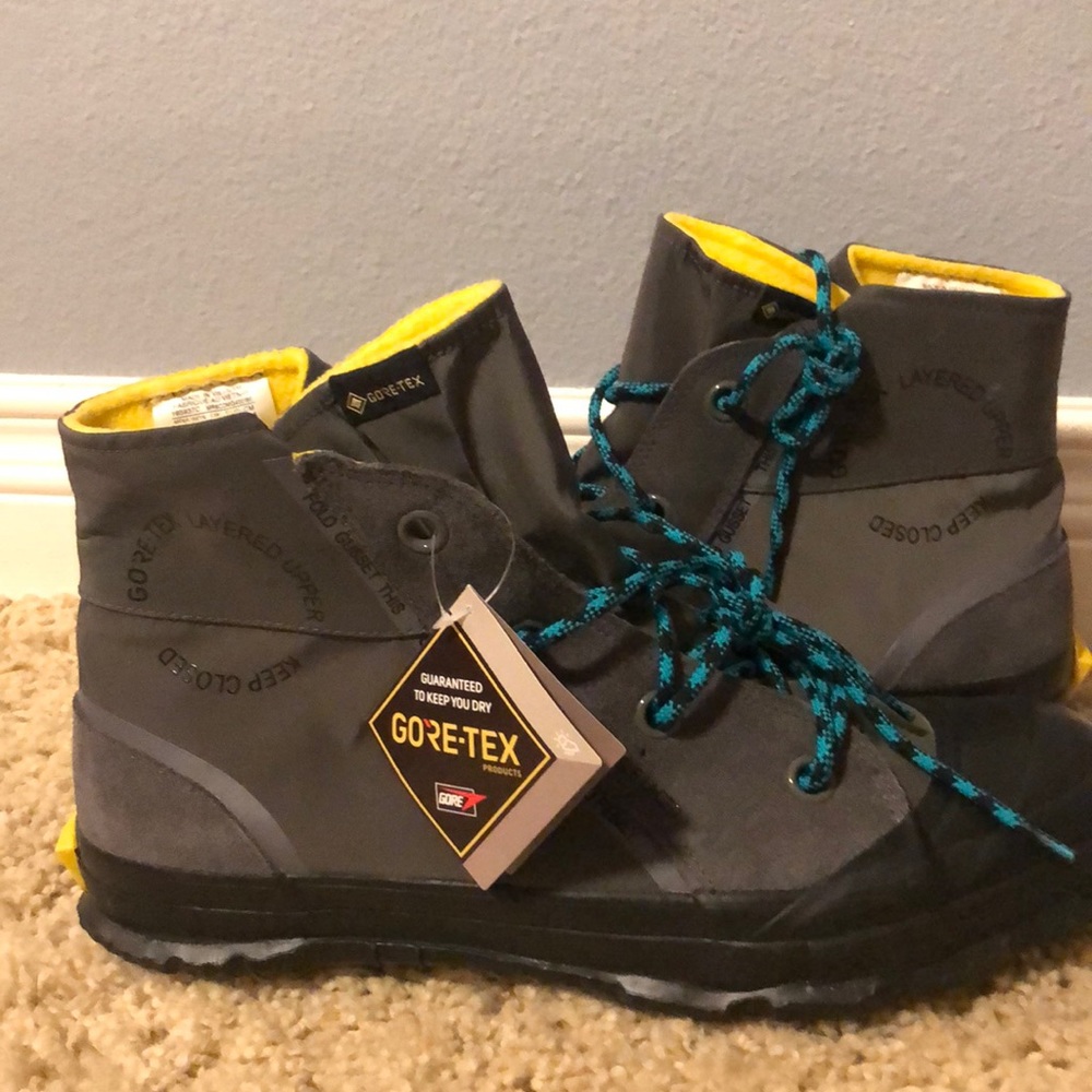 Converse gortex great for ☔️ new with tags!
